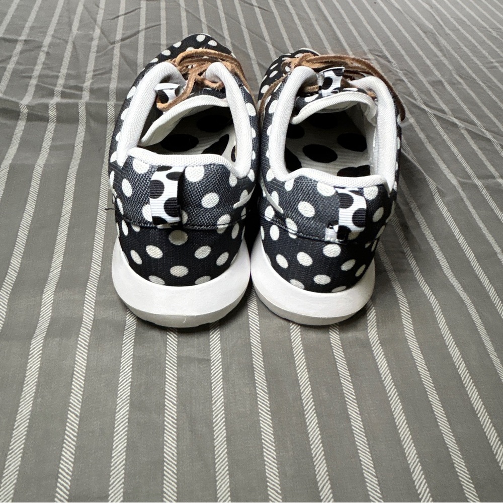 Nike Roshe One NM QS "Polka Dot" pack sneaker in the black and white Men's 11 - Picture 3 of 7